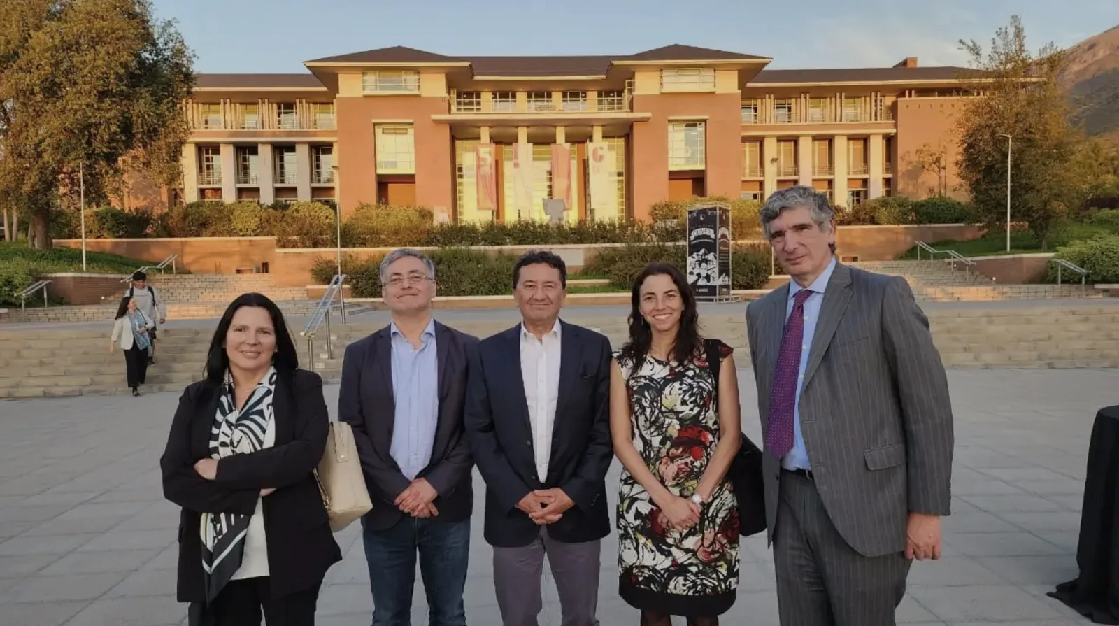 CET UANDES y la Asociación Chilena de Municipalidades firman acuerdo de colaboración