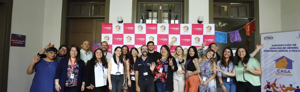 Santiago expone sistema de cuidados a otras municipalidades de la Región Metropolitana