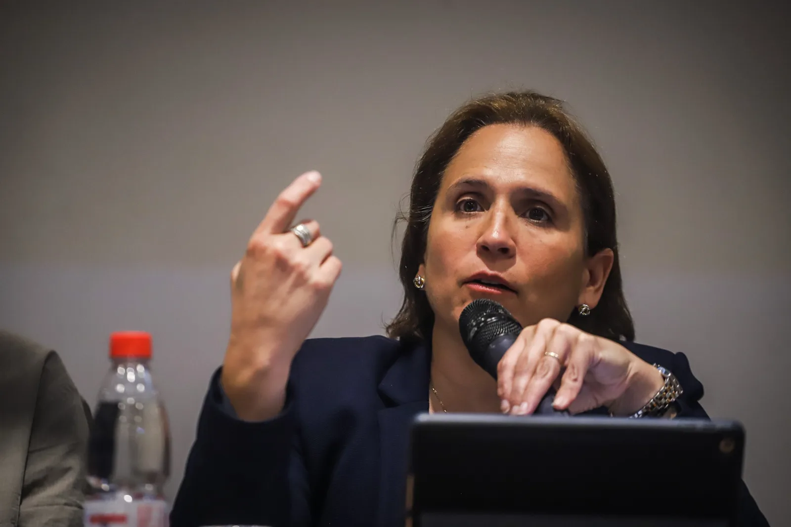 Alcaldesa Leitao a 5 años del estallido social: “Lo que se quemó el 18 de octubre es mucho más de la quema de cosas físicas (…) es la forma de hacer política”