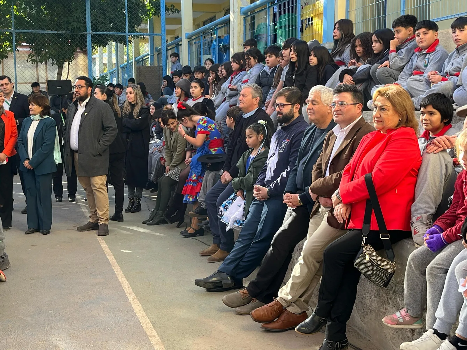 Presidente Boric visita la Escuela Santos Rubio Morales de Pirque para conocer nueva alimentación JUNAEB