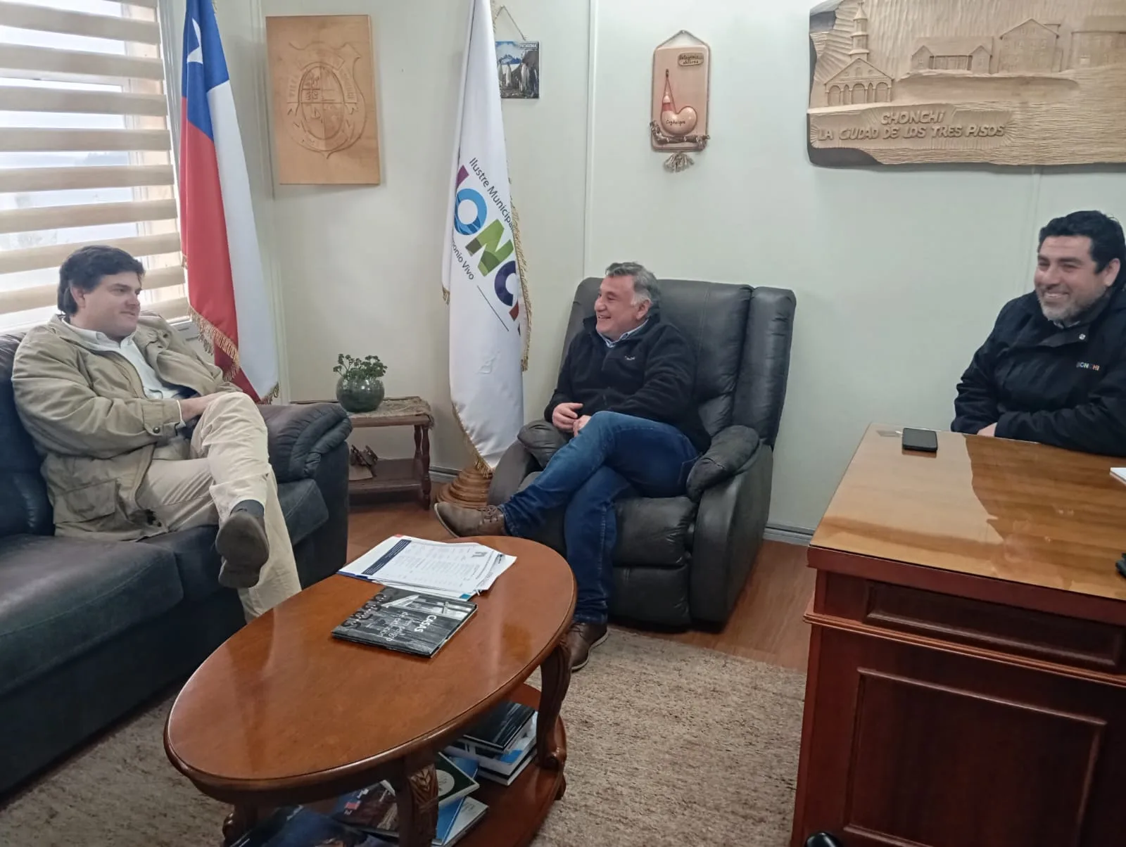 Alcalde Fernando Oyarzún sostiene importante reunión con el presidente de la asociación chilena de municipalidades