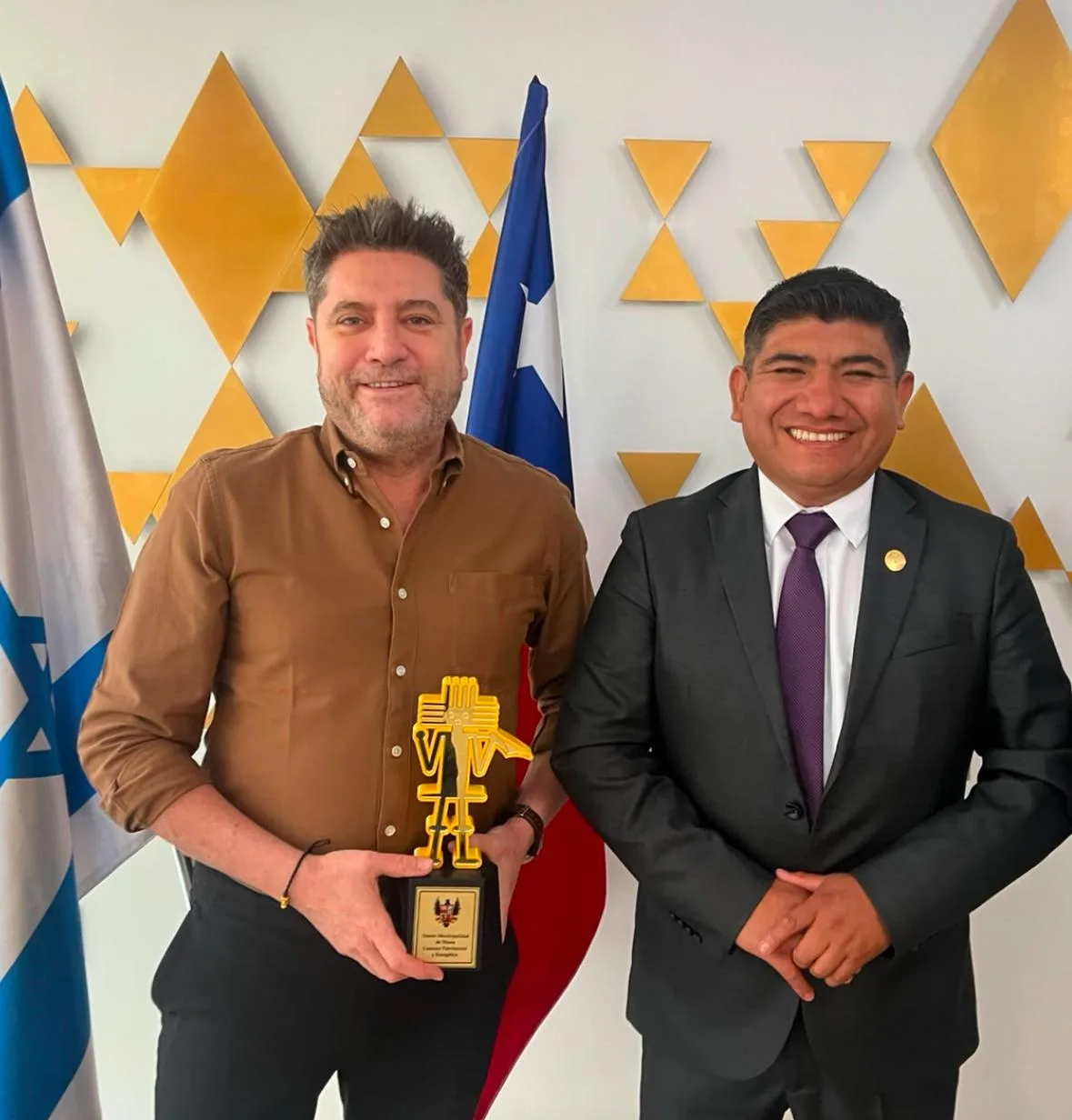 Municipio de Huara y Embajada de Israel sostienen histórico encuentro
